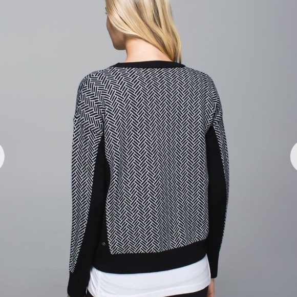Lululemon Yogi Crew Sweater
Black / White merino wool warm layer mountain sz 8 - Picture 2 of 12